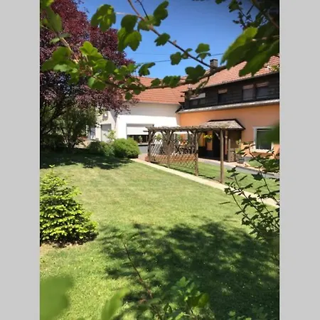 Ferienwohnung *alte-schreinerei* Klassen Apartment