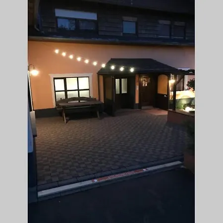 Apartment Ferienwohnung *alte-schreinerei* Klassen