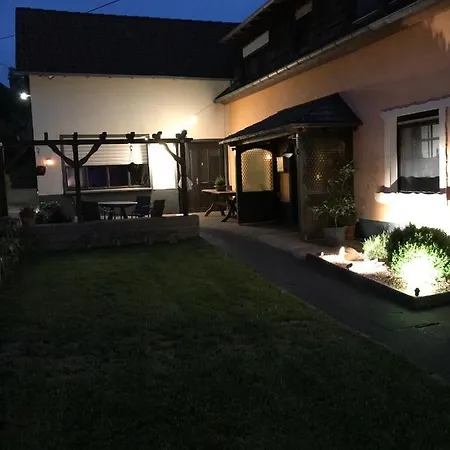 Ferienwohnung *alte-schreinerei* Klassen Apartment Wawern (Bitburg-Prum)